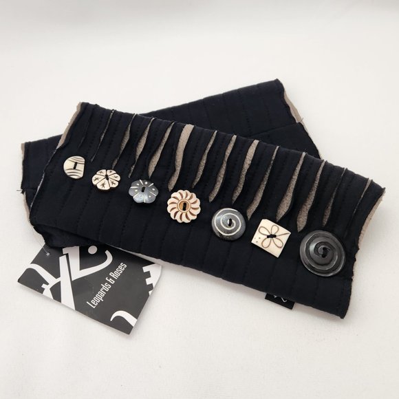 Leopards & Roses Wearable Art For The Funky At Heart Gloves - Picture 8 of 15